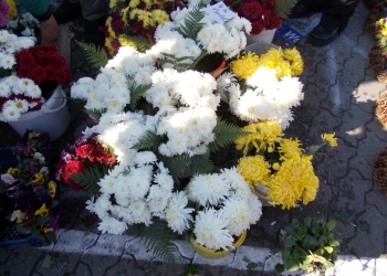 Pregătiri de Ziua Morților, la Timișoara! Se pot vinde flori, coroane și candele lângă cimitire