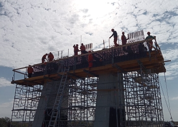 Forfotă mare pe șantierul centurii de sud a Timișoarei. Se lucrează la pasaje și poduri