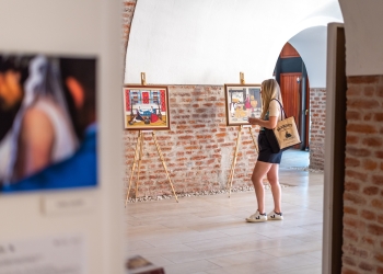35 de lucrări uimitoare din Serbia și România, într-o expoziție la Timișoara