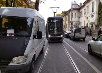 Încă un șofer nesimțit a blocat circulația tramvaielor, la Timișoara