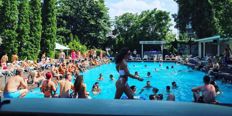 Buldozerele pot pune la pământ ștrandul și clubul No Name din Timișoara