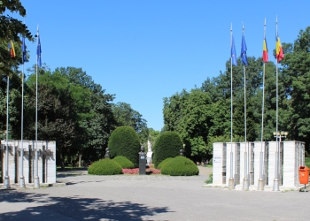 Scandal între doi bătrâni, în Parcul Central! Unul a fost înjunghiat