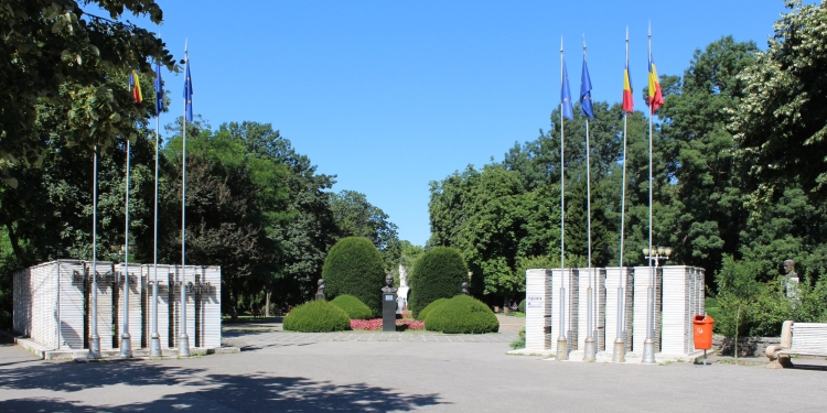 Scandal între doi bătrâni, în Parcul Central! Unul a fost înjunghiat