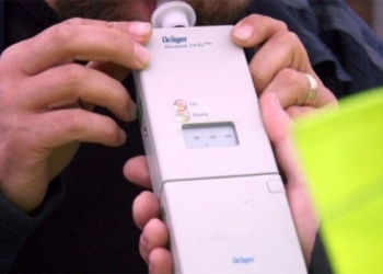 Fără permis și aproape de comă alcoolică, la volan! Tânăr din Recaș, prins de polițiști