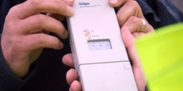 Fără permis și aproape de comă alcoolică, la volan! Tânăr din Recaș, prins de polițiști