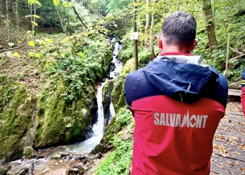 Salvamontiștii încep marcarea unor trasee turistice din zona montană a Timișului