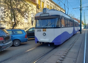 Mai multe tramvaie, blocate din cauza unui șofer care a parcat aiurea, la Timișoara