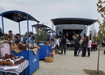 Zeci de producători locali la Ziua Recoltei, la Sânmihaiu Român