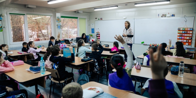 Zâmbete sănătoase în Timișoara: elevii din 12 școli învață importanța igienei dentare