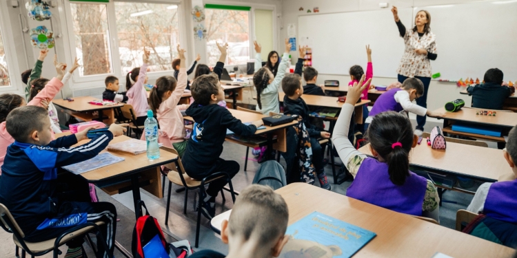 Zâmbete sănătoase în Timișoara: elevii din 12 școli învață importanța igienei dentare