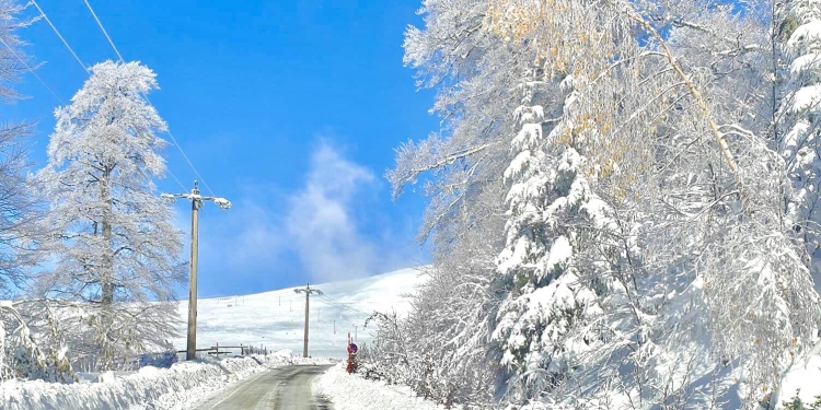 Iarnă autentică și 40 de cm de zăpadă, pe Muntele Mic