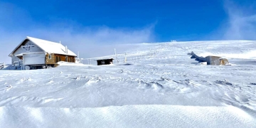 Iarnă autentică și 40 de cm de zăpadă, pe Muntele Mic