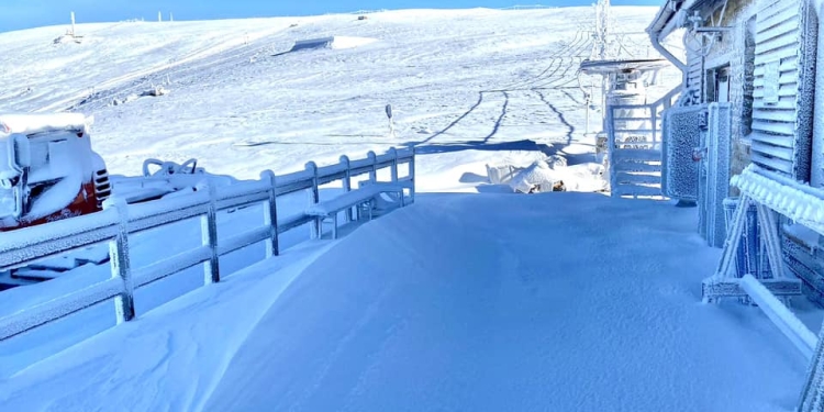 Iarnă autentică și 40 de cm de zăpadă, pe Muntele Mic