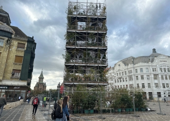 A început demontarea schelei din centrul Timișoarei