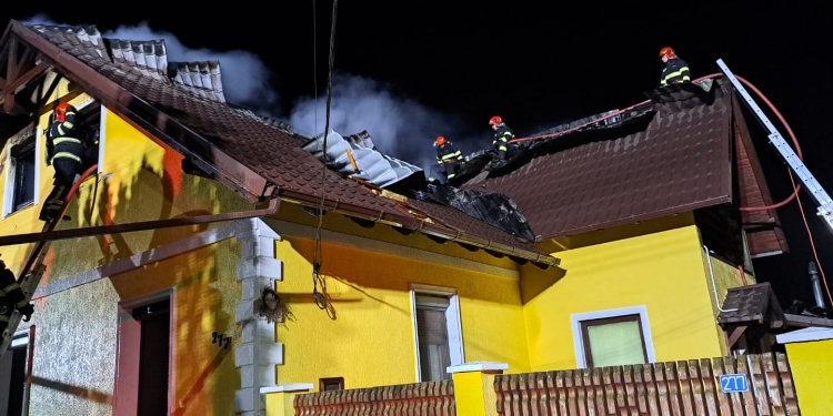 La un pas de tragedie! Incendiu la o casă din Cenad
