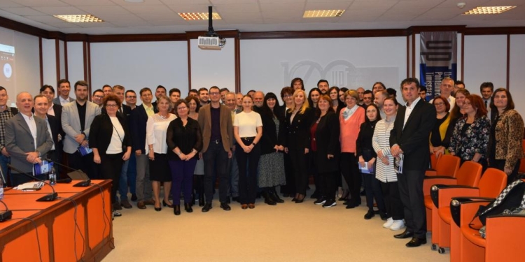 Burse pentru studenți și doctoranzi de la Politehnica Timișoara, din fonduri europene!