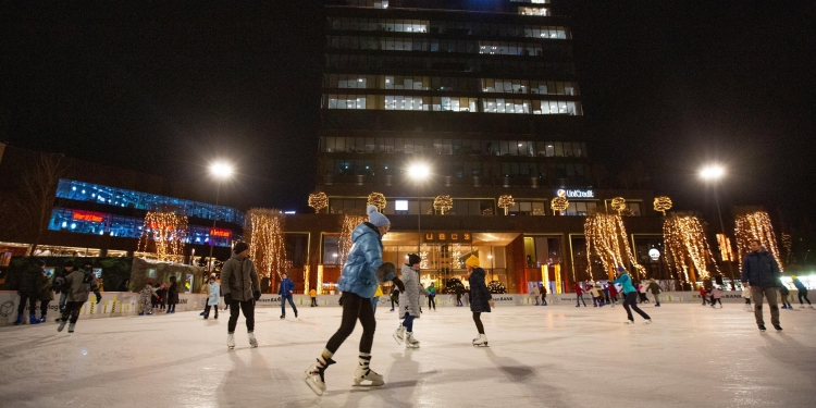 Distracție la Iulius Town Timișoara! Se deschide patinoarul, în weekend