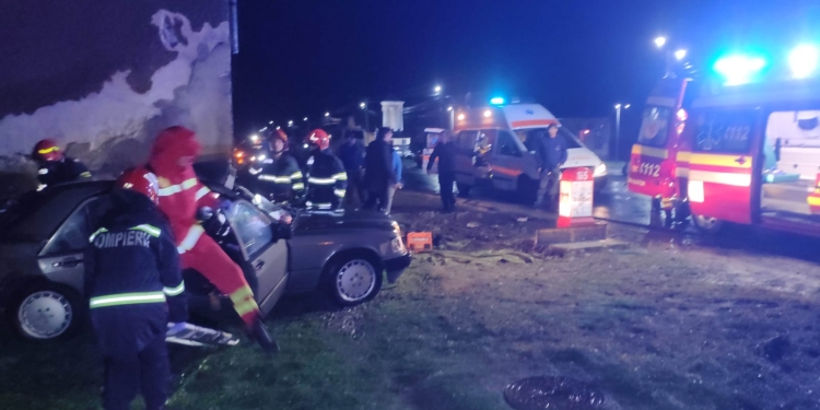 Dramă pe un drum din vestul țării! O familie și-a găsit sfârșitul în accident de mașină