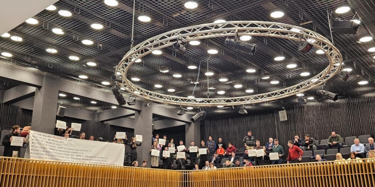 Protest și contre în plenul Consiliului Județean Timiș! În rol principal, PNL și PSD