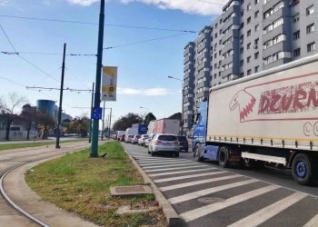 Accident într-o intersecție importantă de pe Calea Șagului! Circulația tramvaielor, dată peste cap