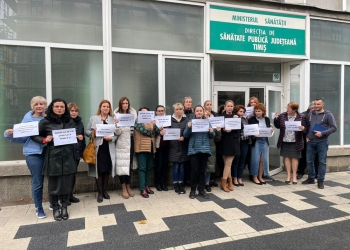 Protest spontan la Casa de Pensii Timiș. Angajații vor salarii mai mari