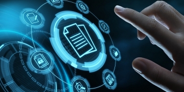 Primarul Fritz: Până în decembrie, digitalizăm 5.000 de bibliorafturi cu acte