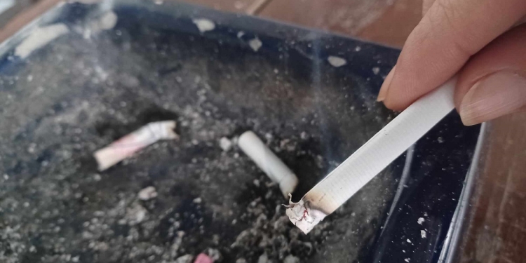 Le-au „ars” o amendă de mii de lei! Birt din Timișoara amendat pentru că se fuma în interior