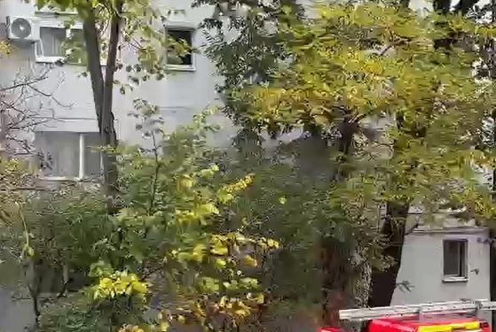 Incendiu într-un bloc din calea Girocului! 15 persoane s-au autoevacuat