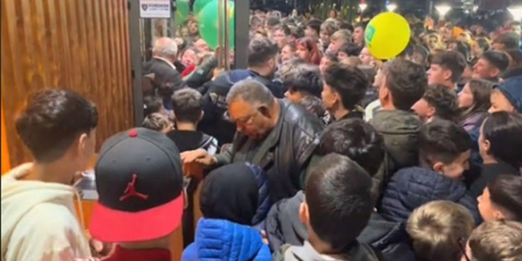 „McHedinți”! Isterie la deschiderea ultimului McDonald`s