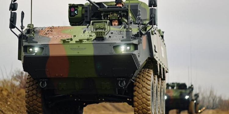 Transportoarele blindate Piranha V, prezentate în premieră la Timișoara