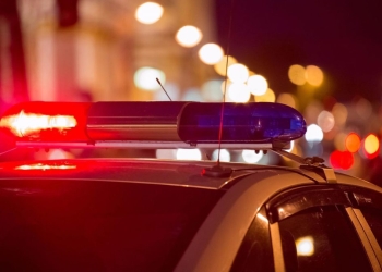 Claie peste grămadă! 41 de migranți, descoperiți de polițiști într-un imobil din Sânandrei