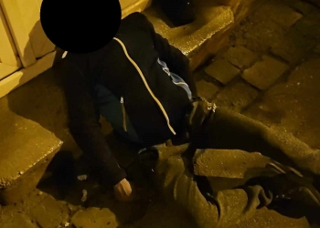 Tânăr, posibil drogat, căzut pe stradă în Timișoara, găsit de polițiștii locali