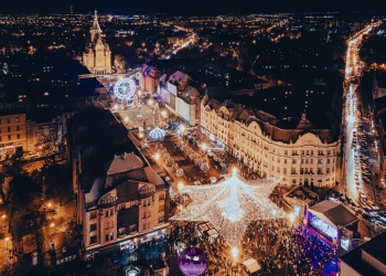Un milion de luminițe, aprinse în centrul Timișoarei! S-a deschis Târgul de Crăciun FOTO