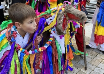Cele mai frumoase tradiții și obiceiuri de Crăciun, aduse la Timișoara de Alaiul Colindătorilor
