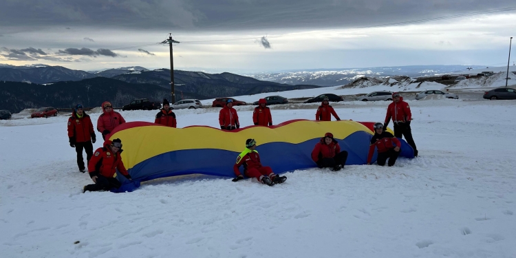Drapelul României, pe culmile montane din vestul țării