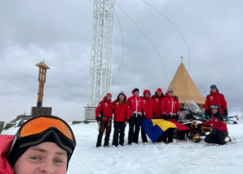 Drapelul României, pe culmile montane din vestul țării