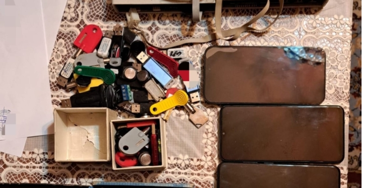 Fructe și șeptari, toate măsluite! Percheziții în vestul țării la persoane suspectate că fraudau aparate de jocuri de noroc