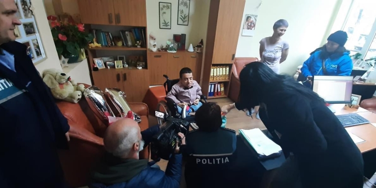 I-au împlinit singura dorința, la împlinirea celor 17 ani! Să petreacă puțin timp cu polițiștii