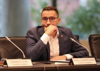 Se amână votul pentru demiterea vicepreședintelui CJ Timiș, A. Proteasa. A. Iovescu: „Idealurile Revoluției sunt mai importante decât incompetența și mojicia administrației liberale.”