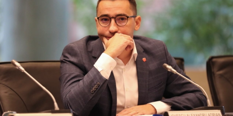 Se amână votul pentru demiterea vicepreședintelui CJ Timiș, A. Proteasa. A. Iovescu: „Idealurile Revoluției sunt mai importante decât incompetența și mojicia administrației liberale.”