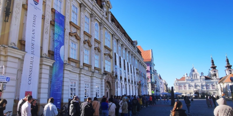 Din nou cozi uriașe la expoziția „Brâncuși” din Timișoara! Miercuri este intrarea liberă