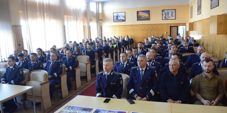 Zeci de polițiști din Timiș, avansați în grad pentru „merite excepționale”!