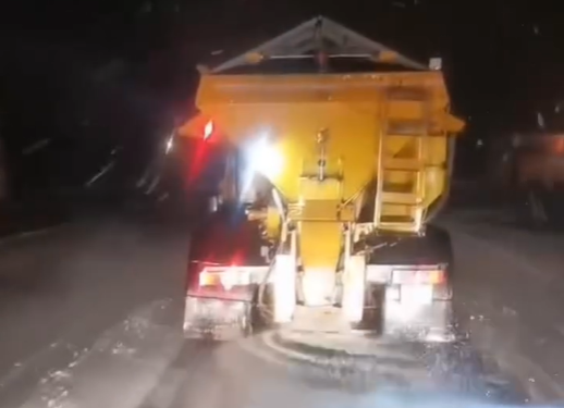 A nins ca-n povești pe drumurile din vestul țării! Unde au intervenit utilajele