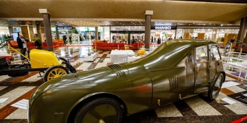 Prima mașină aerodinamică din lume cu roțile în caroserie, expusă la Timișoara