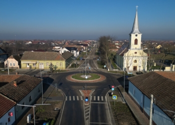 Mai multă siguranță în trafic, la Dudeștii Noi! Consiliul Județean a făcut sens giratoriu
