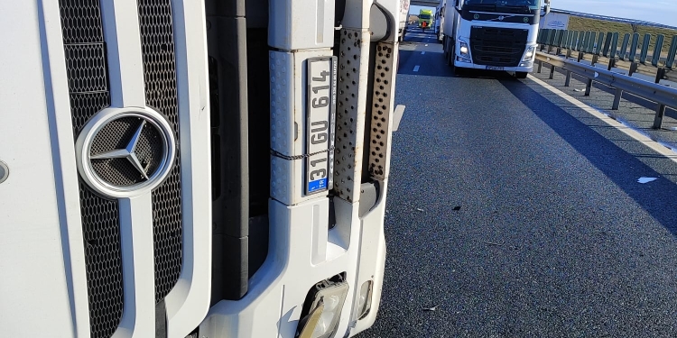 Un turc care transporta usturoi prin România, s-a răsturnat lângă Timișoara