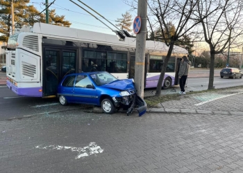 Doi călători STPT, răniți într-un accident, în Timișoara