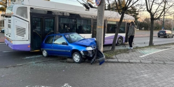 Doi călători STPT, răniți într-un accident, în Timișoara