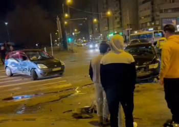 Accident într-o intersecție importantă din Timișoara! Două mașini s-au ciocnit violent