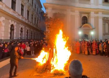 Badnjak-ul, aprins în centrul Timișoarei în Ajunul Crăciunului pe rit vechi